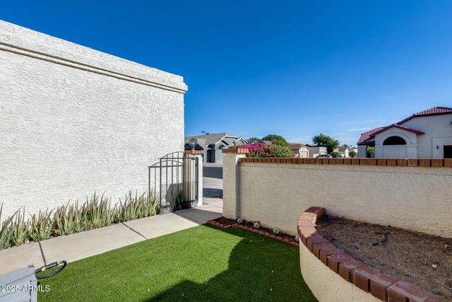 6534 W NORTH Lane, Glendale, AZ 85302