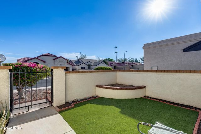 6534 W NORTH Lane, Glendale, AZ 85302