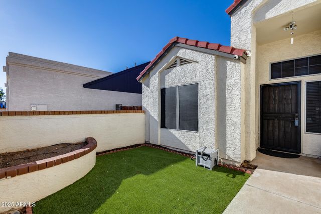 6534 W NORTH Lane, Glendale, AZ 85302