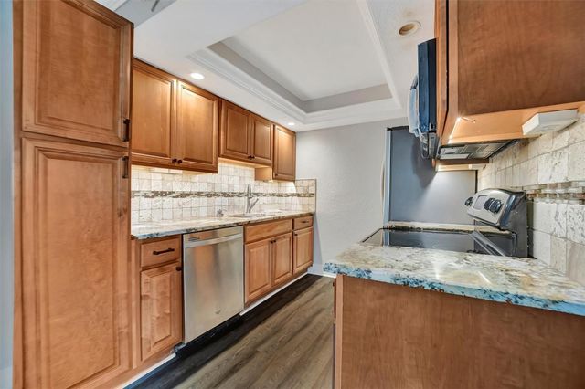 5800 HOLLYWOOD BOULEVARD 115, Sarasota, FL 34231