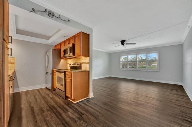 5800 HOLLYWOOD BOULEVARD 115, Sarasota, FL 34231