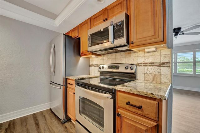 5800 HOLLYWOOD BOULEVARD 115, Sarasota, FL 34231