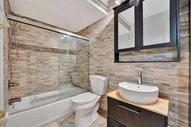 5800 HOLLYWOOD BOULEVARD 115, Sarasota, FL 34231