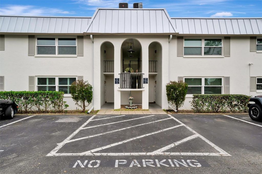 5800 HOLLYWOOD BOULEVARD 115, Sarasota, FL 34231