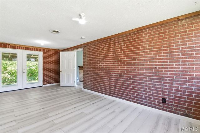 8736 Marvista Drive, St Louis, MO 63114