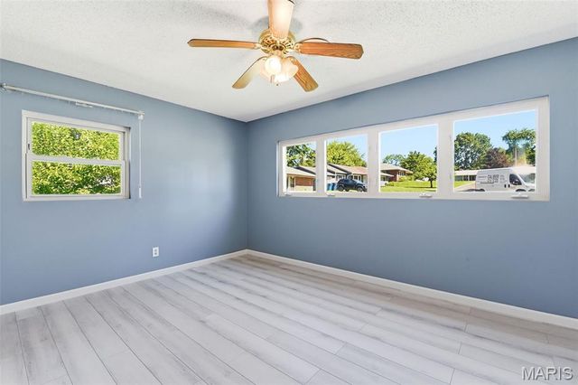 8736 Marvista Drive, St Louis, MO 63114