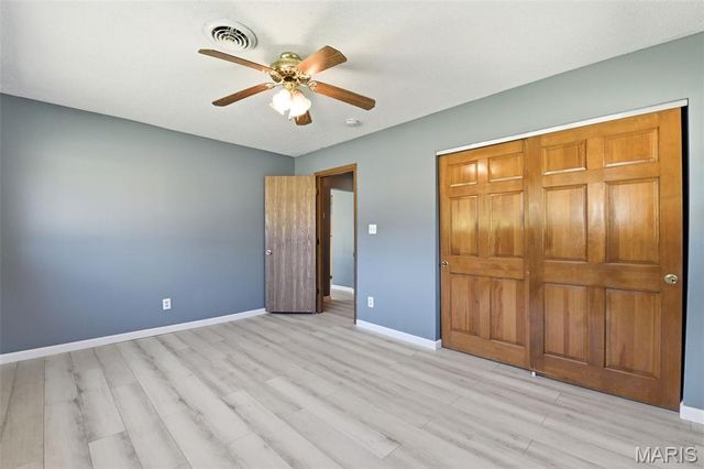 8736 Marvista Drive, St Louis, MO 63114