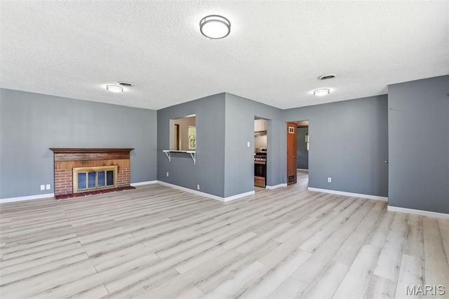 8736 Marvista Drive, St Louis, MO 63114