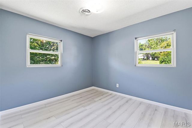 8736 Marvista Drive, St Louis, MO 63114