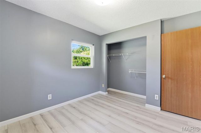 8736 Marvista Drive, St Louis, MO 63114