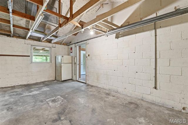 8736 Marvista Drive, St Louis, MO 63114