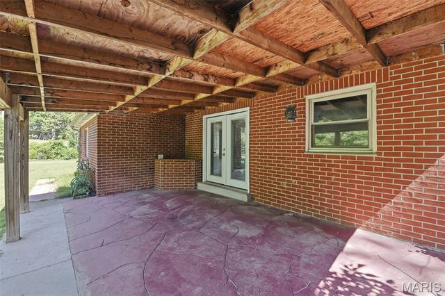 8736 Marvista Drive, St Louis, MO 63114