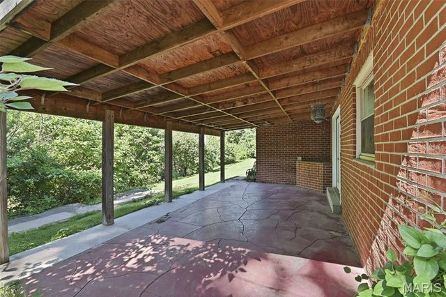 8736 Marvista Drive, St Louis, MO 63114