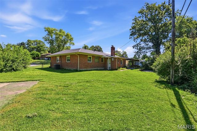 8736 Marvista Drive, St Louis, MO 63114