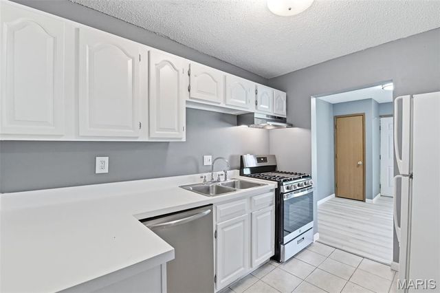 8736 Marvista Drive, St Louis, MO 63114