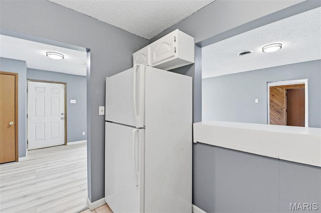 8736 Marvista Drive, St Louis, MO 63114