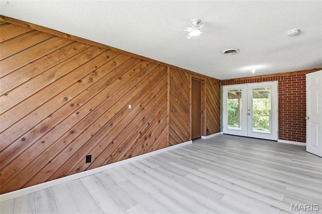 8736 Marvista Drive, St Louis, MO 63114