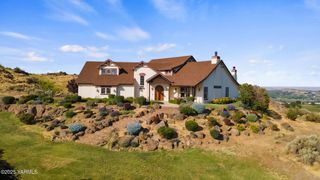 1893 Young Grade Rd, Yakima, WA 98908
