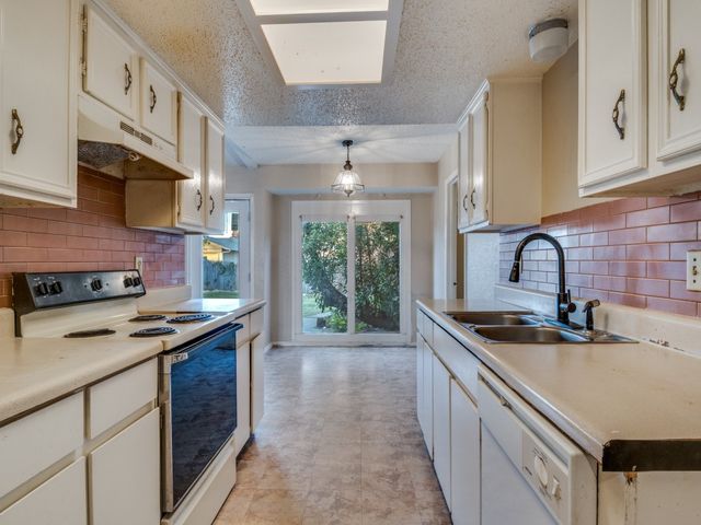 2013 Snowmass Lane, Garland, TX 75044