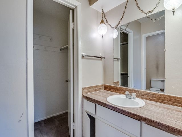 2013 Snowmass Lane, Garland, TX 75044