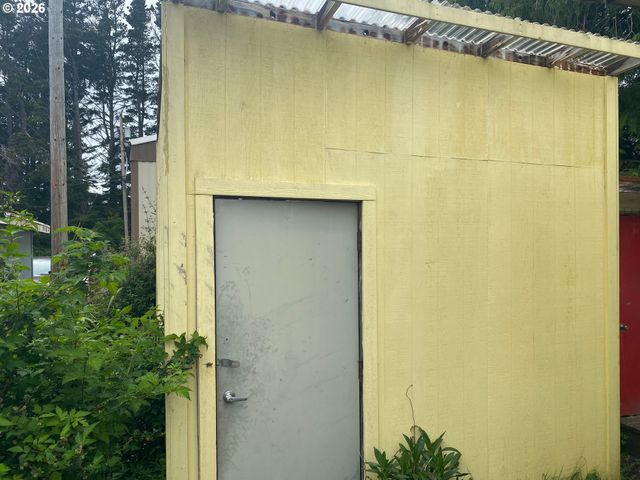 231 Se NEPTUNE Ave, Lincoln City, OR 97367
