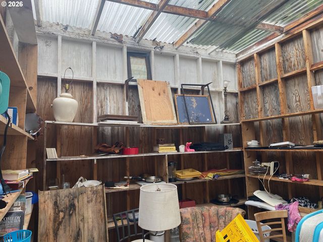 231 Se NEPTUNE Ave, Lincoln City, OR 97367