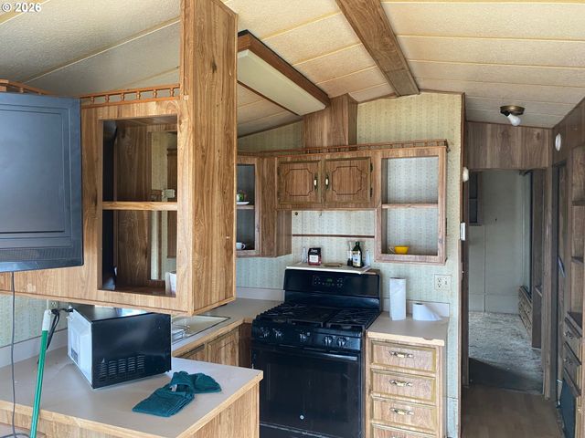 231 Se NEPTUNE Ave, Lincoln City, OR 97367