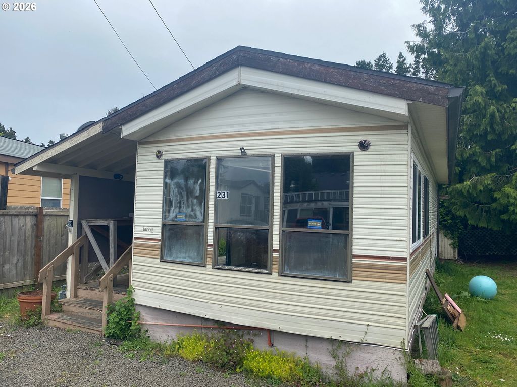 231 Se NEPTUNE Ave, Lincoln City, OR 97367