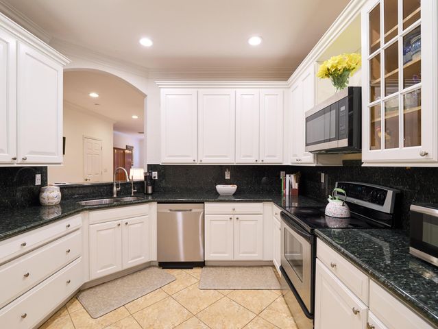 4930 Bonsai Circle 106, Palm Beach Gardens, FL 33418