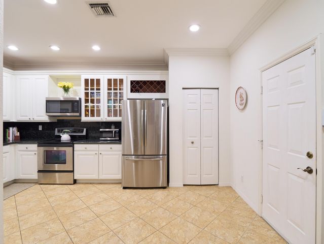 4930 Bonsai Circle 106, Palm Beach Gardens, FL 33418