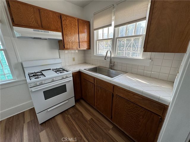 5158 Franklin Avenue, Los Angeles, CA 90027