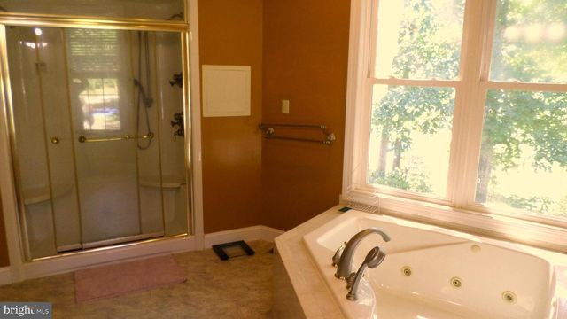 202 BAYLOR DR, Montross, VA 22520