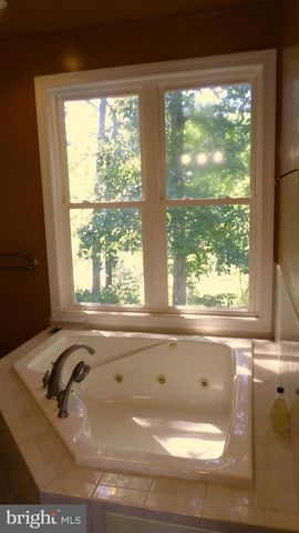 202 BAYLOR DR, Montross, VA 22520