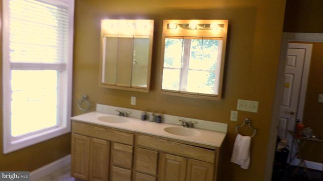 202 BAYLOR DR, Montross, VA 22520