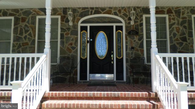 202 BAYLOR DR, Montross, VA 22520
