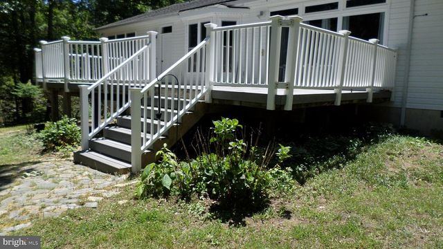 202 BAYLOR DR, Montross, VA 22520