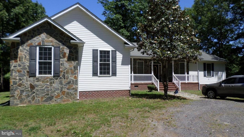 202 BAYLOR DR, Montross, VA 22520
