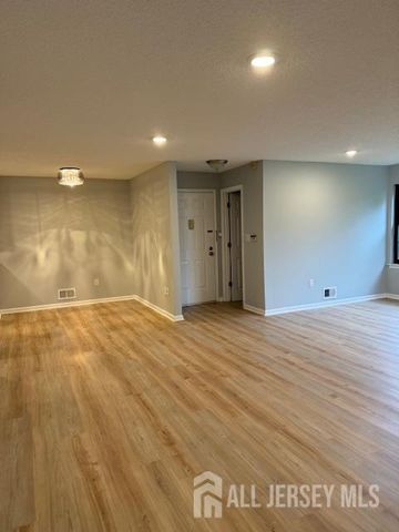 184 Wycoff Way, East Brunswick, NJ 08816