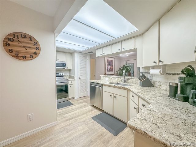 5941 W Dedham Trail, Crystal River, FL 34429