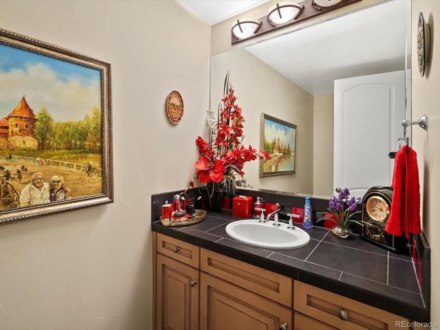 39 Royal Ann Dr, Englewood, CO 80111