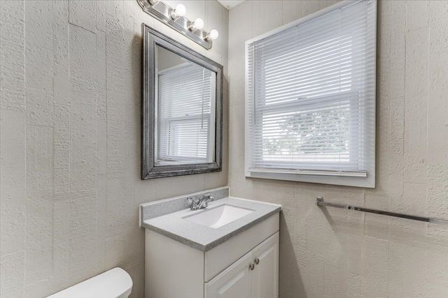 2203 W Lotus, Wichita, KS 67213
