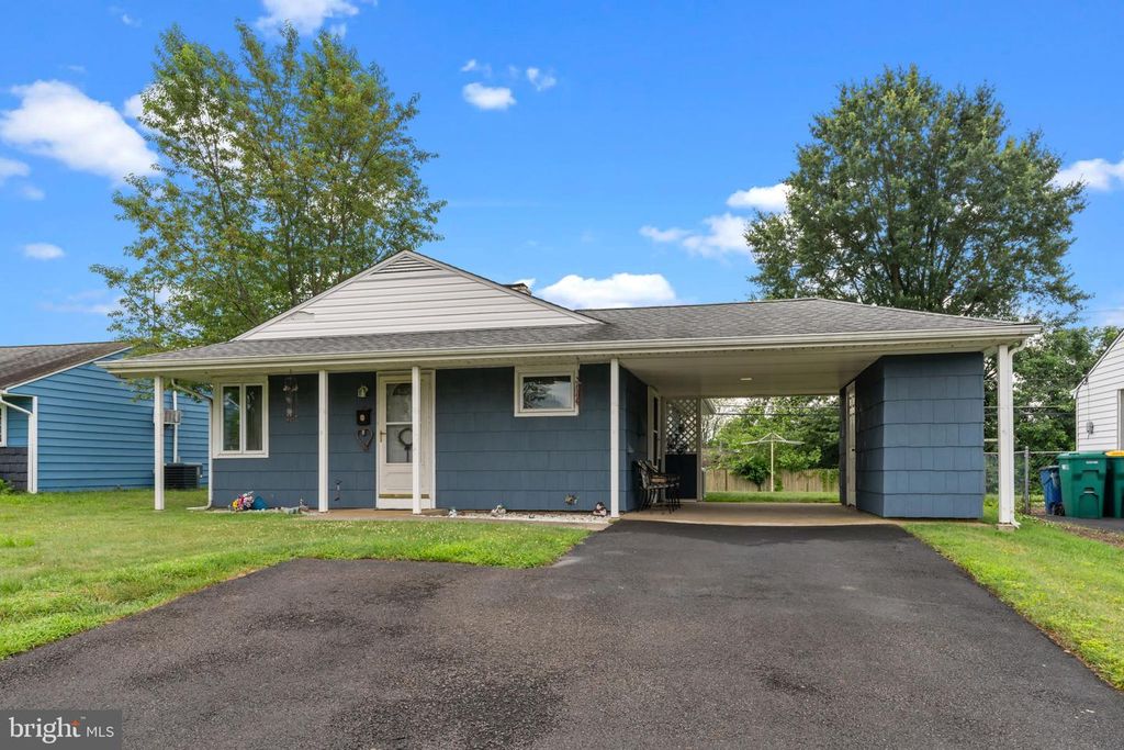 724 AUBURN RD, Fairless Hills, PA 19030