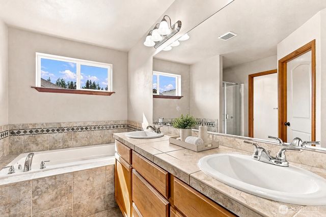 2709 157th Place SW, Lynnwood, WA 98087
