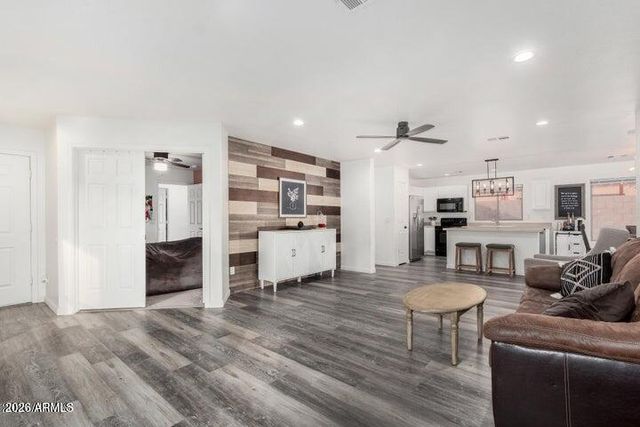 11843 W CAMBRIDGE Avenue, Avondale, AZ 85392
