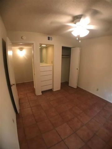 2610 Salado ST 212, Austin, TX 78705