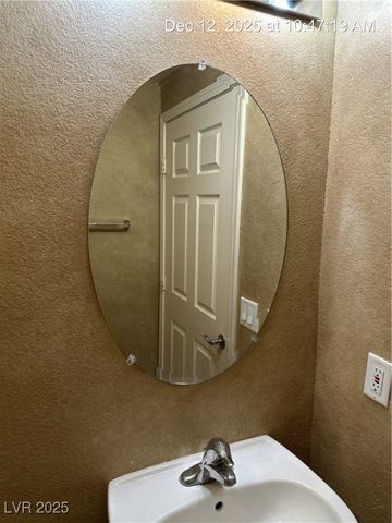 27 East Agate Avenue 201, Las Vegas, NV 89123