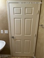 27 East Agate Avenue 201, Las Vegas, NV 89123