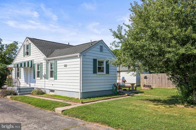 302 WIRT AVENUE, Hanover, PA 17331
