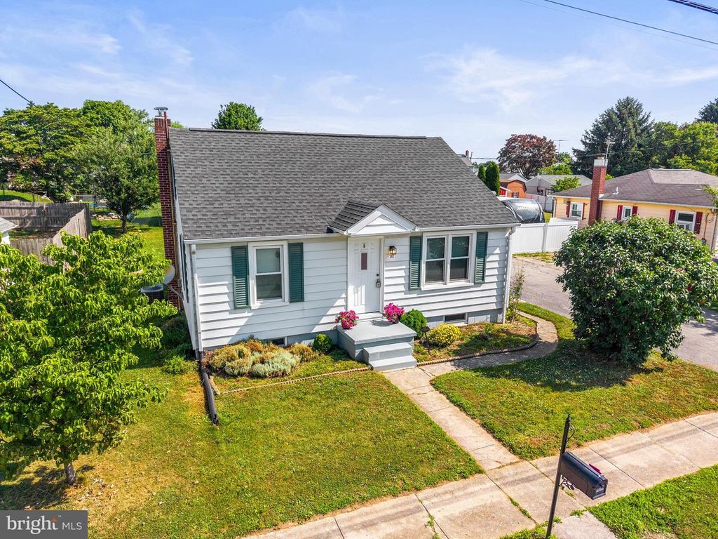 302 WIRT AVENUE, Hanover, PA 17331
