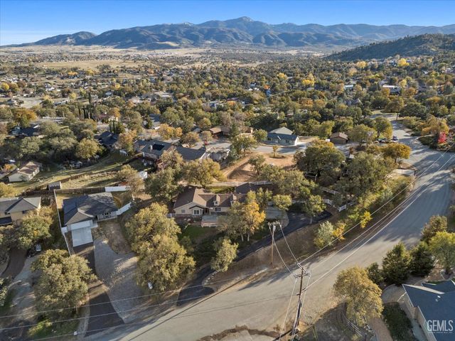 21412 Carriage Drive, Tehachapi, CA 93561